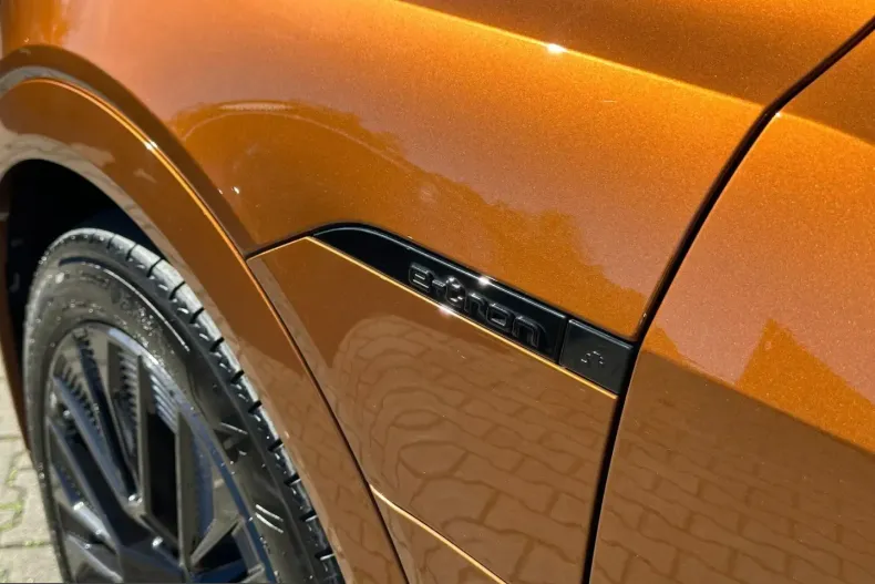 Audi Q8 din 2023 cu 36.576 km - oferta AUD258598 - foto 9