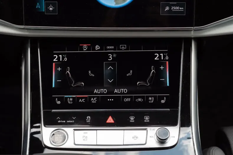 Audi Q8 din 2025 cu 9.900 km - oferta AUD258624 - foto 22