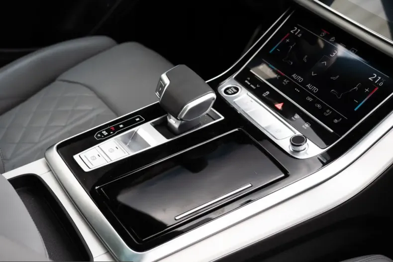 Audi Q8 din 2025 cu 9.900 km - oferta AUD258624 - foto 24