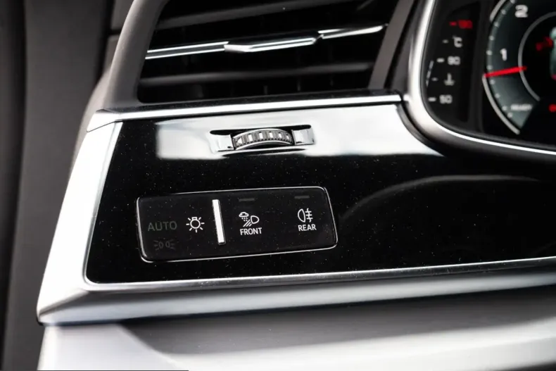 Audi Q8 din 2025 cu 9.900 km - oferta AUD258624 - foto 27