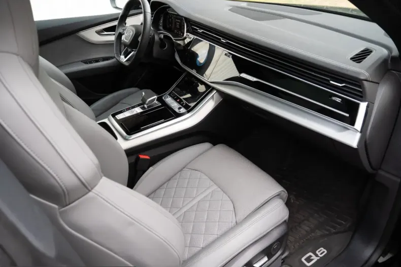 Audi Q8 din 2025 cu 9.900 km - oferta AUD258624 - foto 30