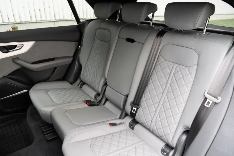 Audi Q8 din 2025 cu 9.900 km - oferta AUD258624 - foto 35