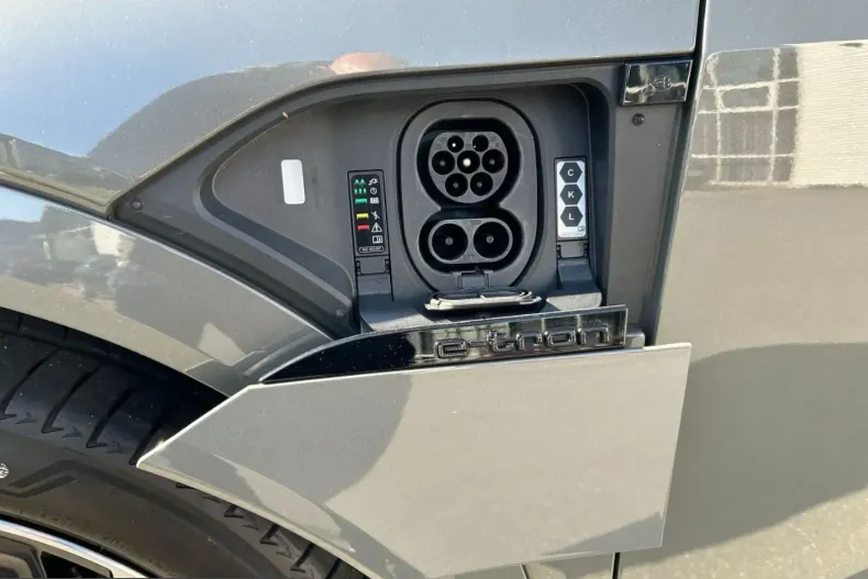 Audi Q8 din 2023 cu 47.668 km - oferta AUD258631 - foto 15