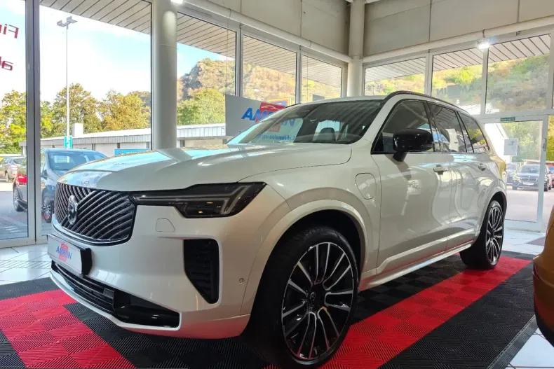 Volvo XC90 din 2025 cu 8.370 km - oferta VOL258635 - foto 3