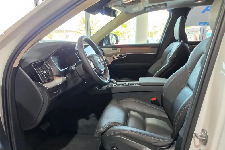 Volvo XC90 din 2025 cu 8.370 km - oferta VOL258635 - foto 9