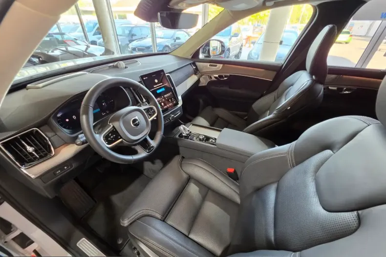 Volvo XC90 din 2025 cu 8.370 km - oferta VOL258635 - foto 10