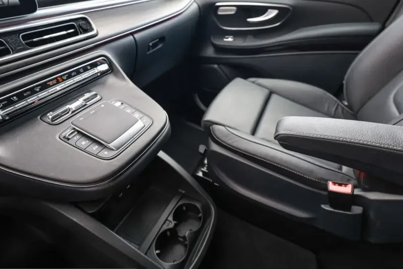 Mercedes-Benz V 300 (Clasa V) din 2025 cu 20.522 km - oferta MER258675 - foto 17