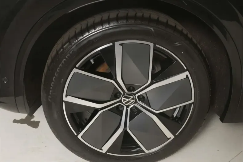 Volkswagen Touareg din 2025 cu 7.400 km - oferta VOL258678 - foto 9