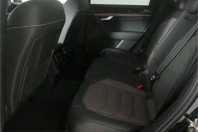 Volkswagen Touareg din 2025 cu 7.400 km - oferta VOL258678 - foto 15