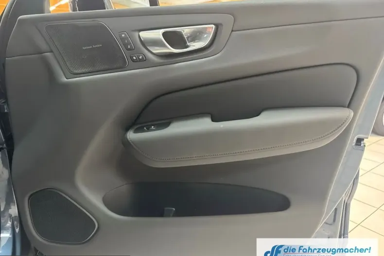 Volvo XC60 din 2025 cu 1.500 km - oferta VOL258684 - foto 12