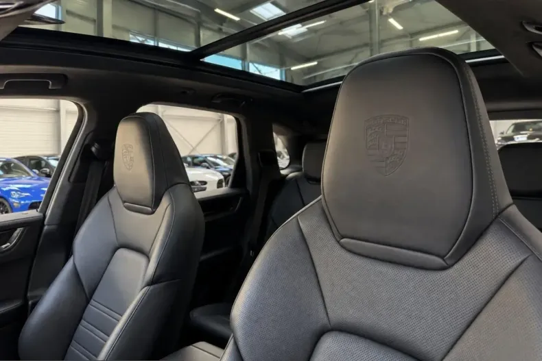 Porsche Cayenne din 2023 cu 34.198 km - oferta POR258787 - foto 4