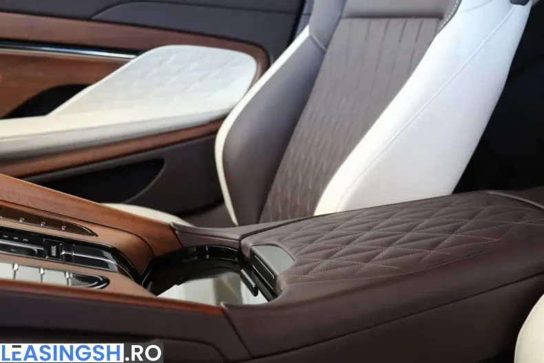Aston Martin DB12 din 2025 cu 1.120 km - oferta AST258801 - foto 6