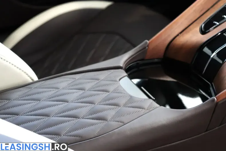 Aston Martin DB12 din 2025 cu 1.120 km - oferta AST258801 - foto 25