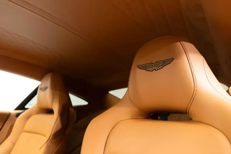 Aston Martin DB12 din 2025 cu 2.700 km - oferta AST258806 - foto 5