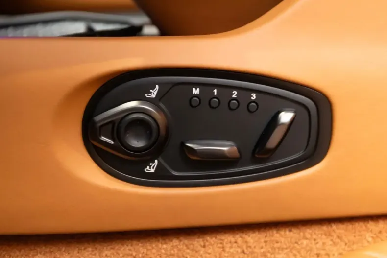 Aston Martin DB12 din 2025 cu 2.700 km - oferta AST258806 - foto 12