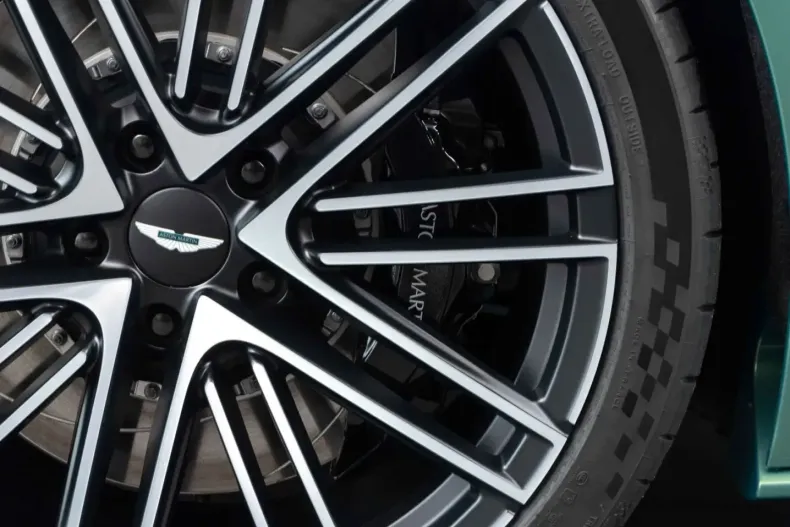 Aston Martin DB12 din 2025 cu 2.700 km - oferta AST258806 - foto 17