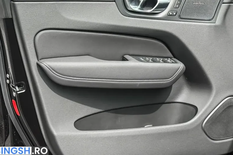 Volvo XC60 din 2025 cu 51 km - oferta VOL258809 - foto 8