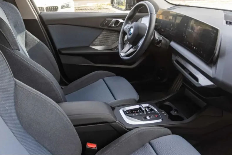 BMW 118 (Seria 1) din 2024 cu 12.300 km - oferta BMW258826 - foto 17