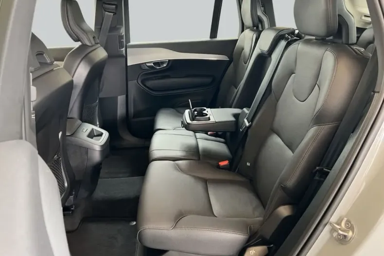 Volvo XC90 din 2024 cu 24.088 km - oferta VOL258914 - foto 11