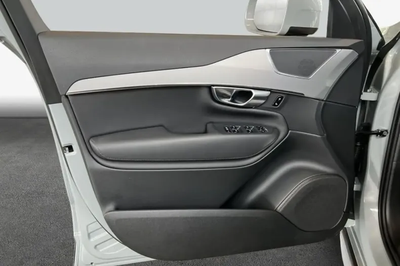Volvo XC90 din 2024 cu 24.088 km - oferta VOL258914 - foto 19