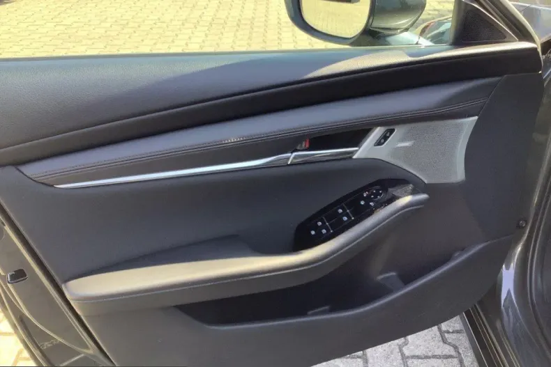 Mazda 3 din 2025 cu 12.424 km - oferta MAZ258915 - foto 11