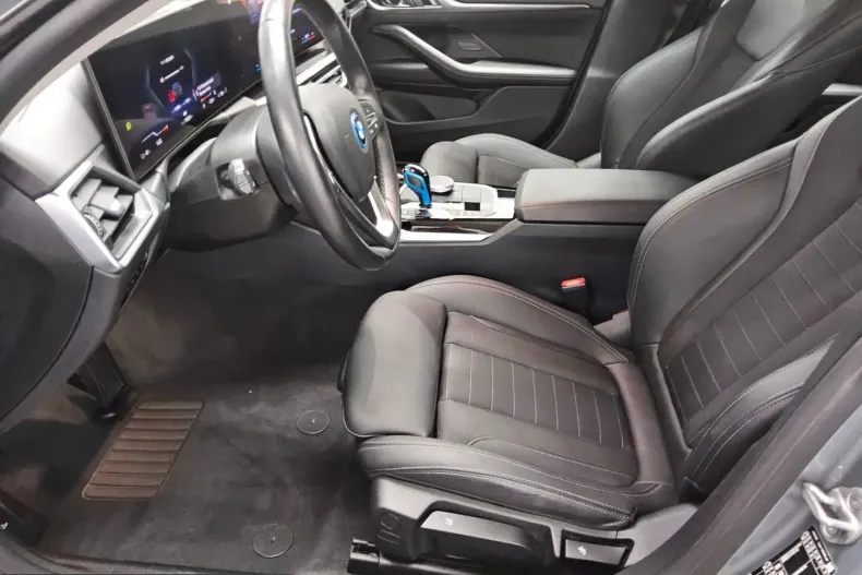 BMW i4 (Seria 4) din 2023 cu 110.368 km - oferta BMW258919 - foto 9