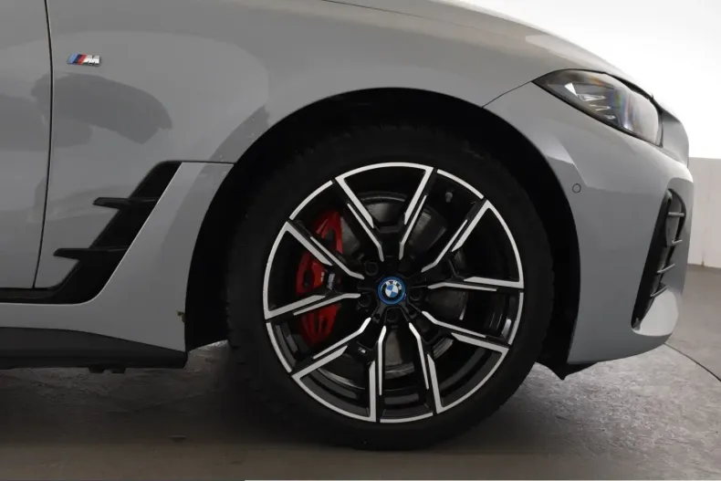 BMW i4 (Seria 4) din 2023 cu 86.452 km - oferta BMW258920 - foto 4