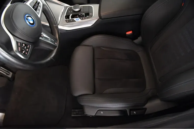 BMW i4 (Seria 4) din 2023 cu 86.452 km - oferta BMW258920 - foto 8