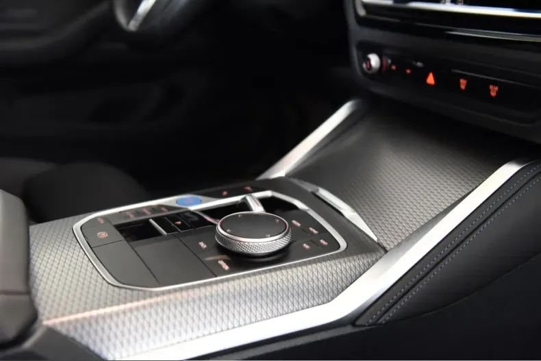 BMW i4 (Seria 4) din 2023 cu 86.452 km - oferta BMW258920 - foto 10