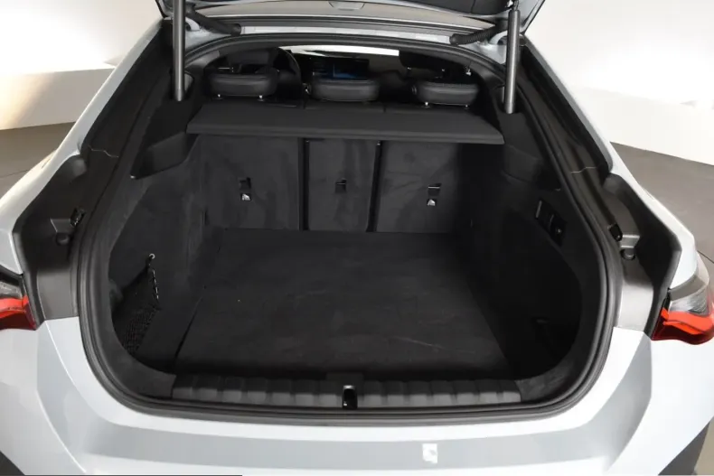 BMW i4 (Seria 4) din 2023 cu 86.452 km - oferta BMW258920 - foto 11