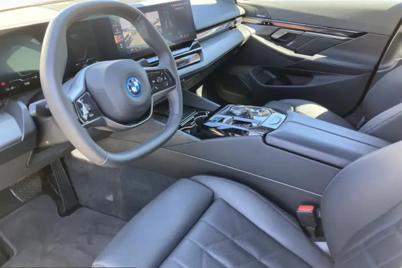 BMW i5 (Seria 5) din 2023 cu 58.099 km - oferta BMW258958 - foto 7