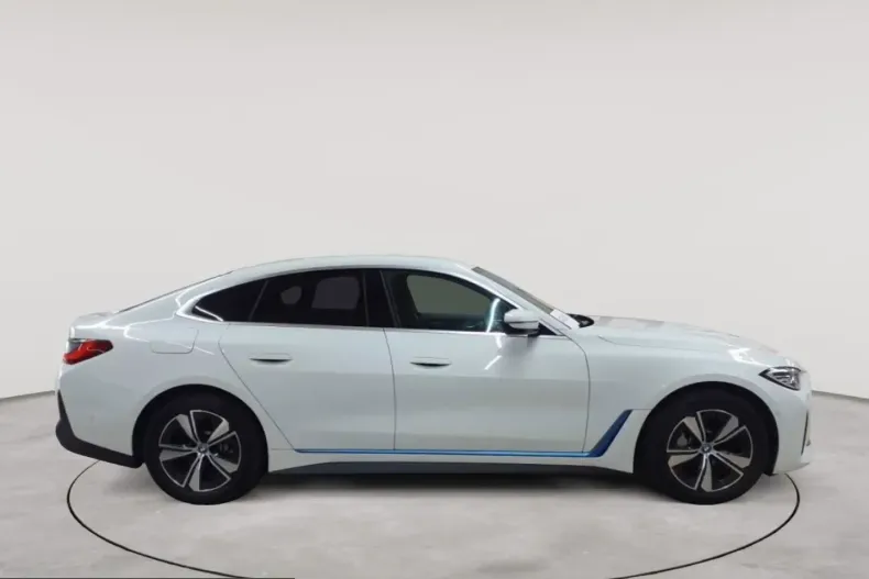 BMW i4 (Seria 4) din 2023 cu 96.648 km - oferta BMW258960 - foto 3