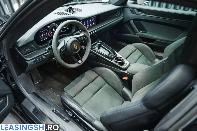 Porsche 992 din 2025 cu 2.900 km - oferta POR258993 - foto 3