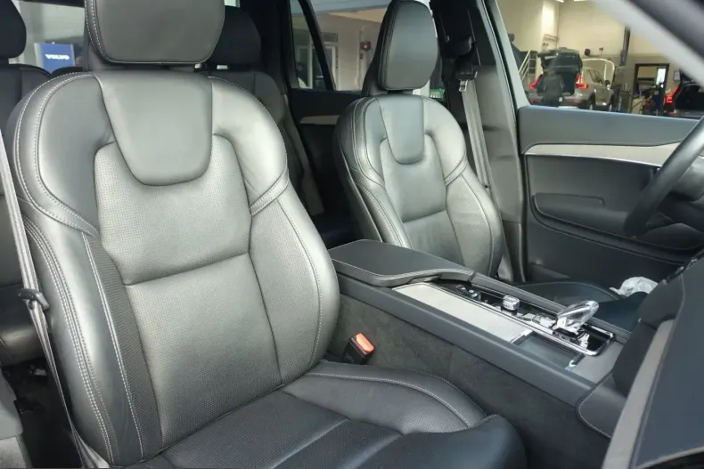 Volvo XC90 din 2022 cu 66.750 km - oferta VOL258997 - foto 8
