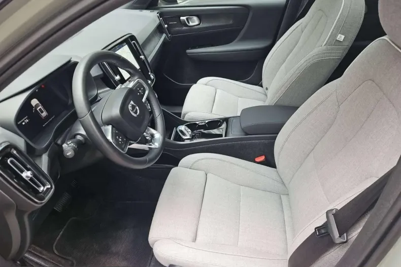 Volvo XC40 din 2023 cu 30.760 km - oferta VOL259025 - foto 7