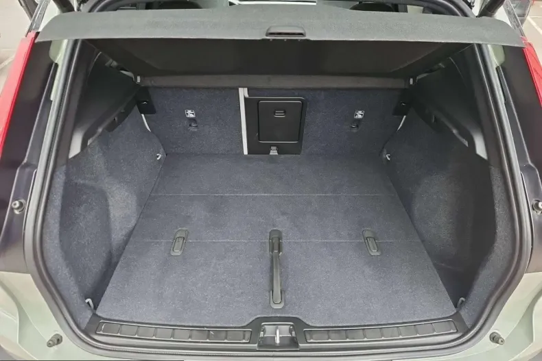 Volvo XC40 din 2023 cu 30.760 km - oferta VOL259025 - foto 12