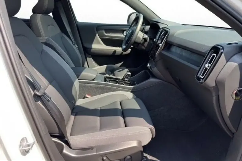 Volvo XC40 din 2023 cu 42.060 km - oferta VOL259026 - foto 11