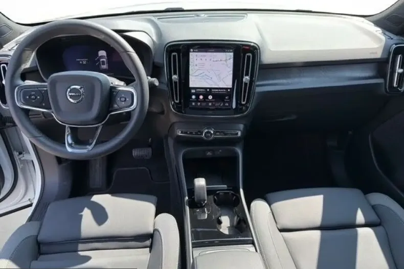 Volvo XC40 din 2023 cu 42.060 km - oferta VOL259026 - foto 12