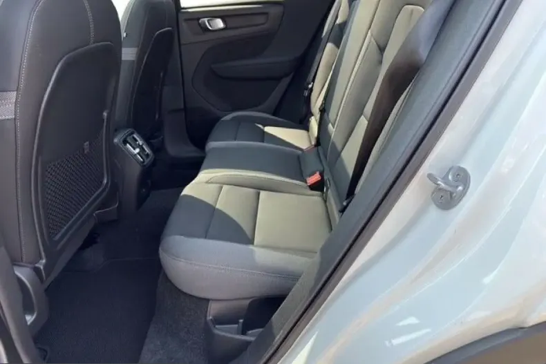 Volvo XC40 din 2023 cu 42.060 km - oferta VOL259026 - foto 13