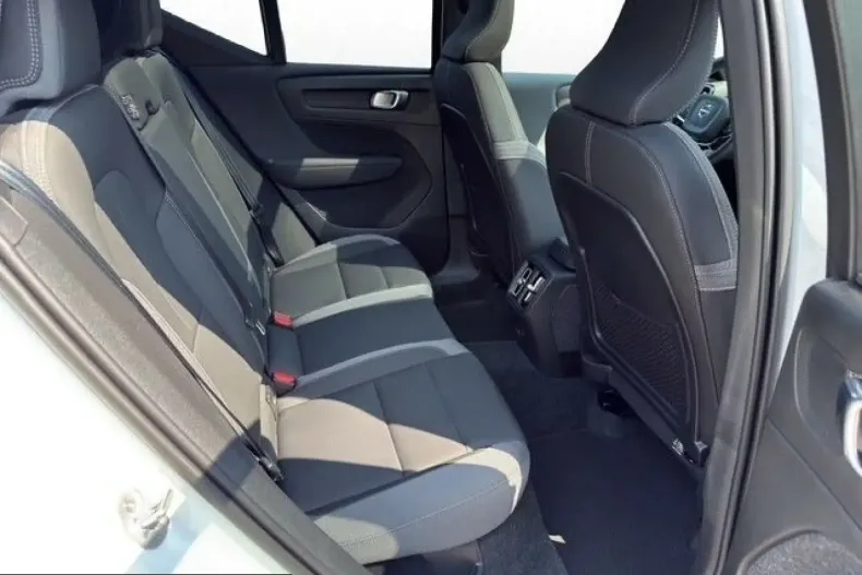 Volvo XC40 din 2023 cu 42.060 km - oferta VOL259026 - foto 14