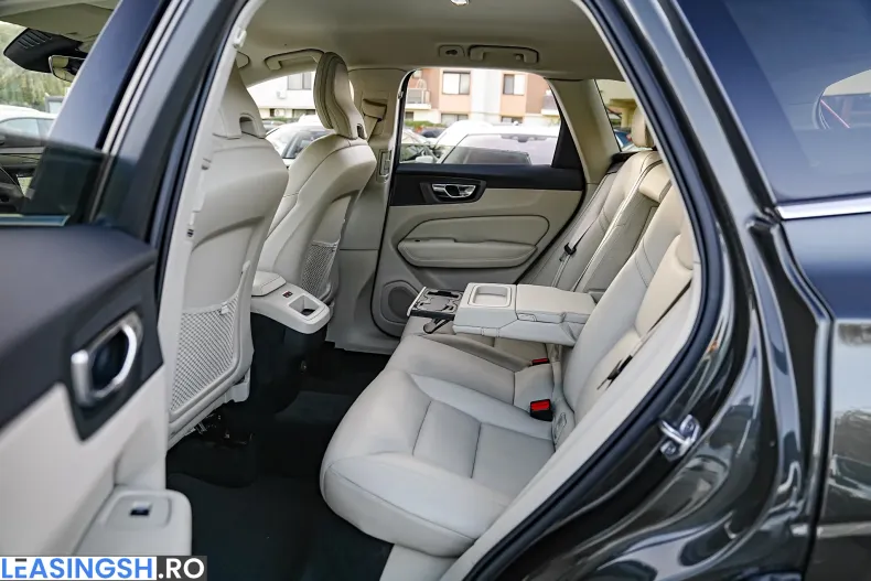 Volvo XC60 din 2022 cu 59.700 km - oferta VOL259052 - foto 16