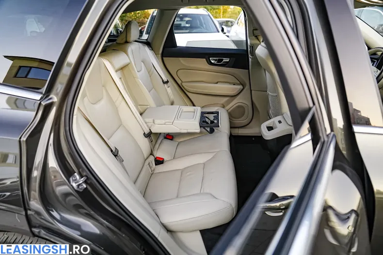 Volvo XC60 din 2022 cu 59.700 km - oferta VOL259052 - foto 17