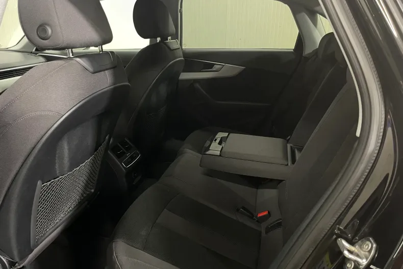 Audi A4 din 2022 cu 63.994 km - oferta AUD259070 - foto 11