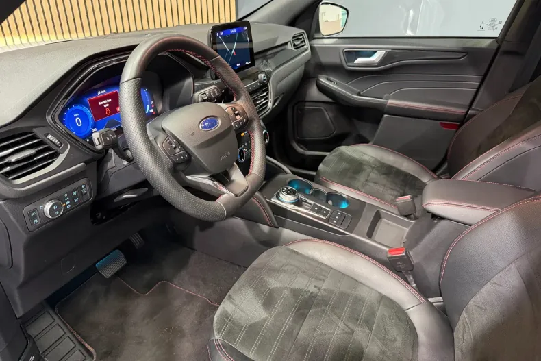 Ford Kuga din 2023 cu 54.370 km - oferta FOR259090 - foto 13