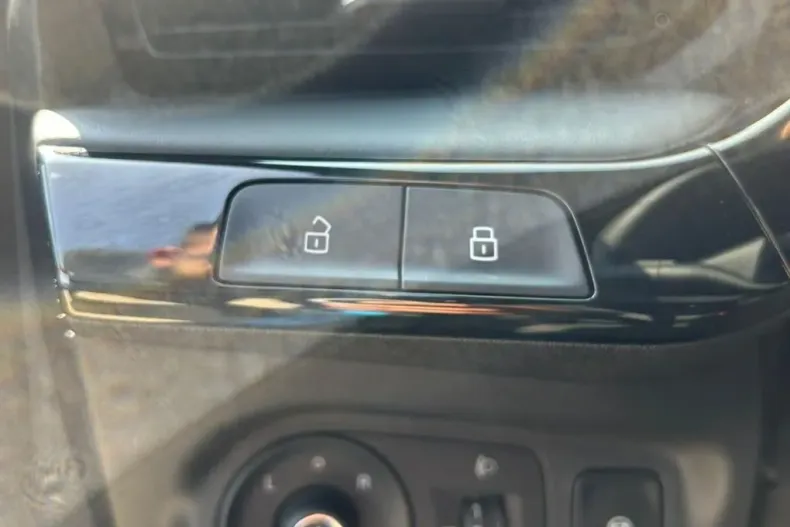 MG MG3 din 2025 cu 13.000 km - oferta MG0259099 - foto 12