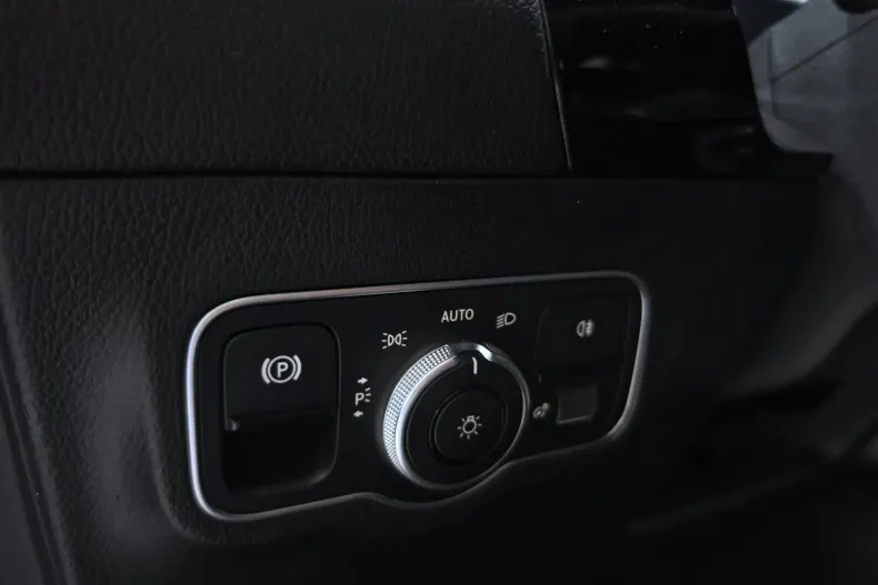 Mercedes-Benz GLA 200 (Clasa GLA) din 2024 cu 118.090 km - oferta MER259126 - foto 24