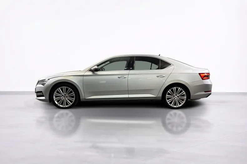 Skoda Superb din 2023 cu 83.633 km - oferta SKO259136 - foto 2