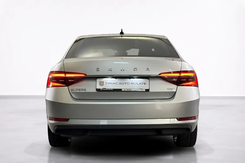 Skoda Superb din 2023 cu 83.633 km - oferta SKO259136 - foto 4