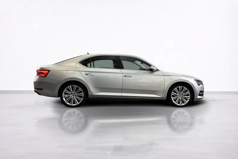 Skoda Superb din 2023 cu 83.633 km - oferta SKO259136 - foto 6