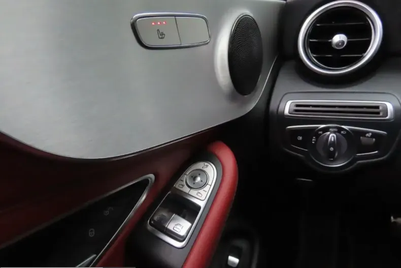 Mercedes-Benz C 300 (Clasa C) din 2021 cu 109.000 km - oferta MER259185 - foto 10